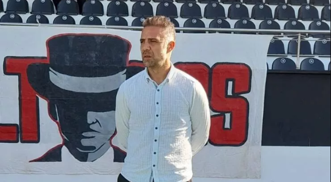 Uşakspor’da teknik direktör Bülent Akın gitti Uşakspor’da teknik direktör Bülent Akın gitti
