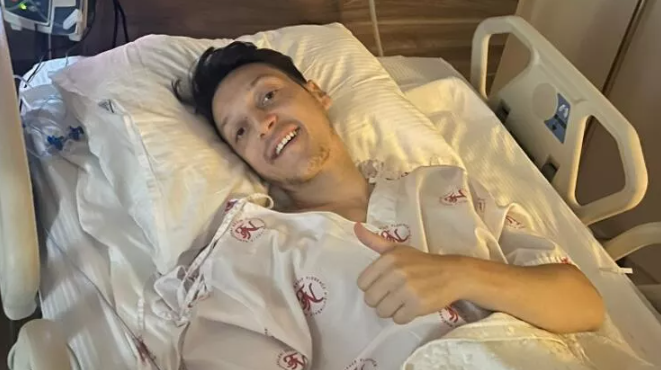 Mesut Özil fıtık ameliyatı oldu