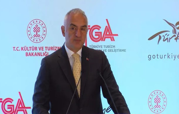 Bakan Ersoy: Ülkemize gelen yolcu 40 milyon, gelir 35 milyar dolar