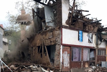 Bursa’da Osmangazi metruk yapılardan arınıyor