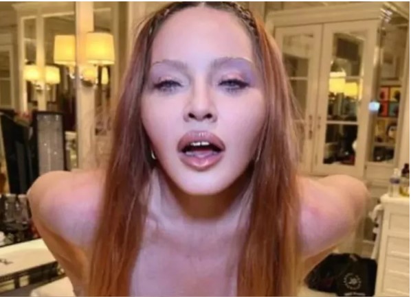 Madonna yine yapacağını yaptı!