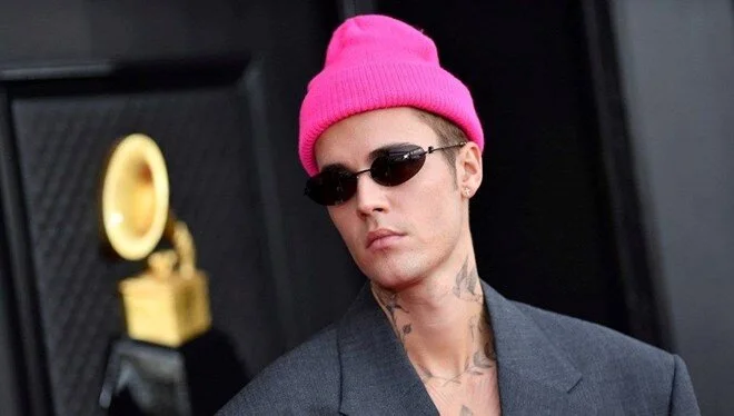 Justin Bieber dünya turnesini erteledi