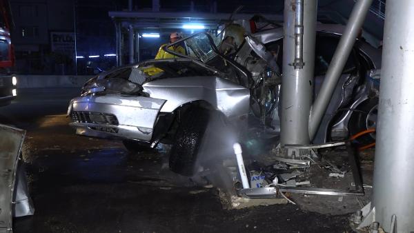 Bursa’da feci kaza! Araç bu hale geldi…