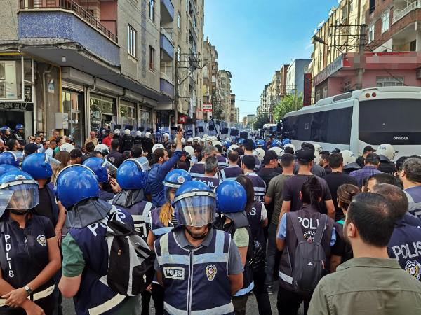 İzinsiz yürüyüş yapan HDP’li gruba polis müdahalesi: 59 gözaltı
