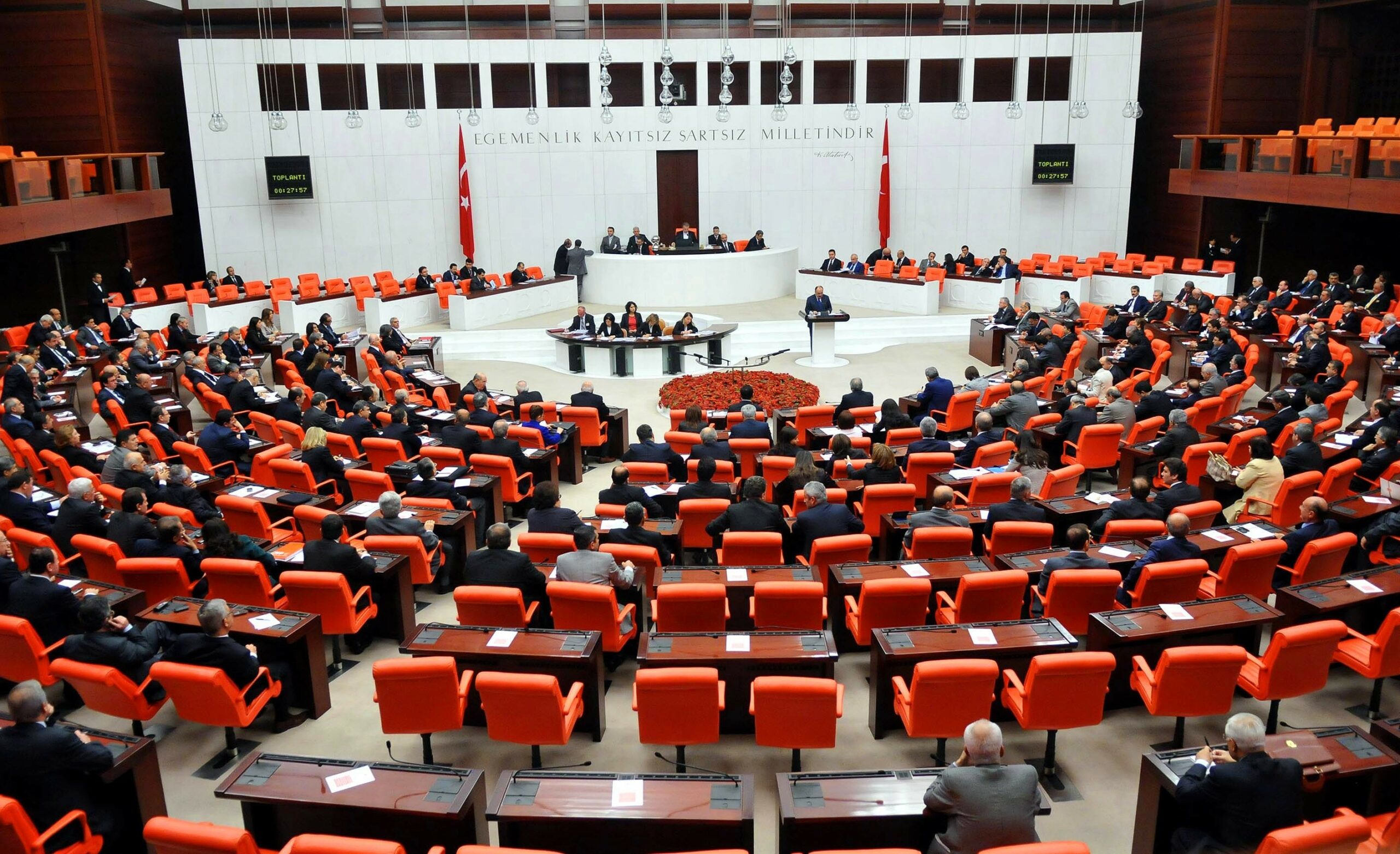 Cemevi düzenlemelerini de içeren teklifin birinci bölümü kabul edildi