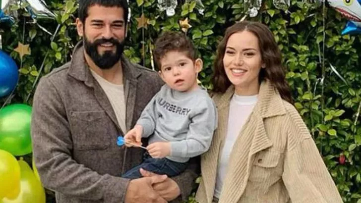 Altı aylık hamile olan Fahriye Evcen’den yeni poz