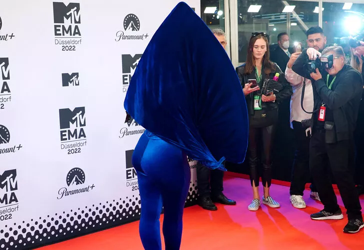 MTV Ödül Gecesi’nde Bebe Rexha’yı görenlerin ağzı açık kaldı