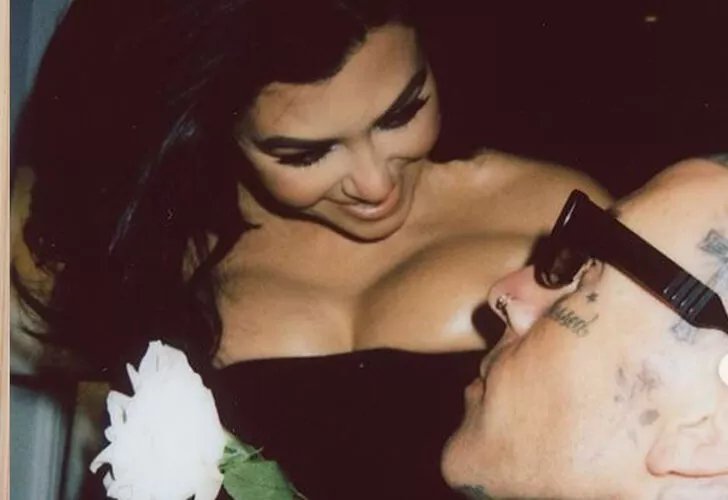 Kourtney Kardashian sere serpe oturdu!