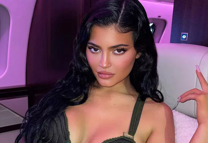 Kylie Jenner’dan bikinili paylaşım