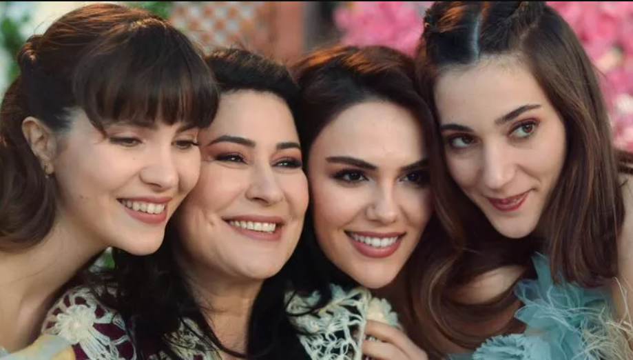 Kanal D, Üç Kız Kardeş setinden renkli kareler paylaşıldı