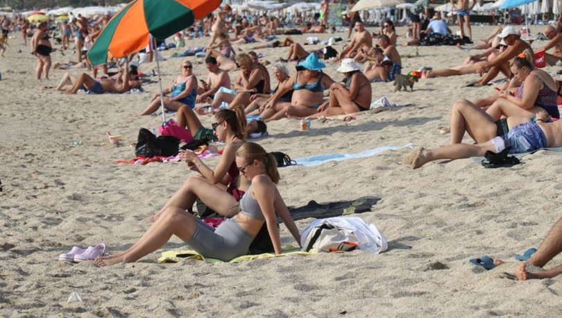 Plajlar dolup taştı! Turizm sezonu uzatıldı