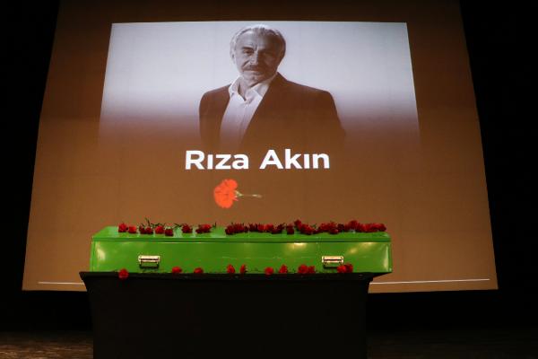 Oyuncu Rıza Akın son yolculuğa uğurlandı