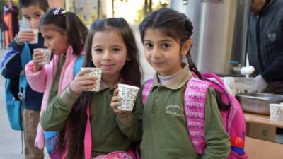 Kestel Belediyesi’nden öğrencilere ballı süt ikramı