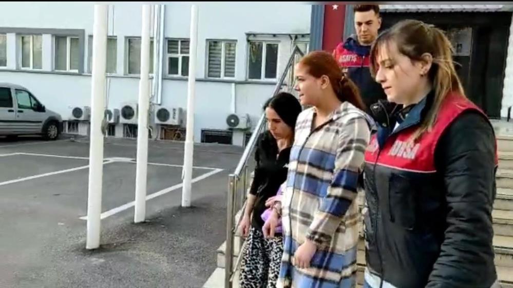 Bursa’da kadın hırsızlar polisten kaçamadı