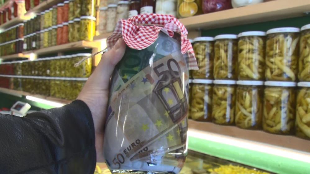 Dolar ve Euro’nun turşusunu kurdu