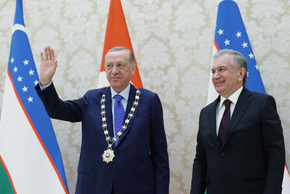 Erdoğan’a İmam Buhari nişanı: Kardeşliğimizin simgesi