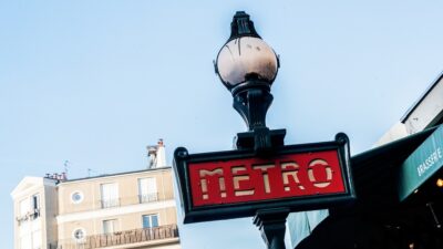 Paris’te toplu taşıma sistemi felç oldu