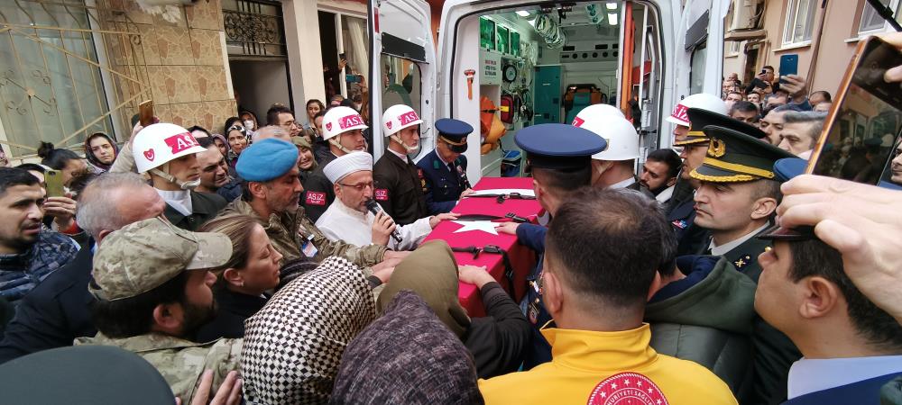 Bursa şehidine ağlıyor! Şehide son görev