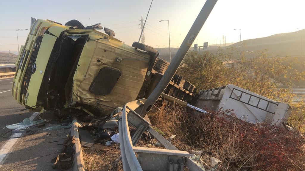 Bursa’da TIR kazası: 2 kişi hayatını kaybetti
