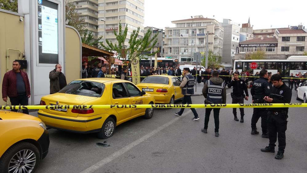 Tartışma sırasında başka kişiye ateş açtı; babası ve kardeşini vurdu