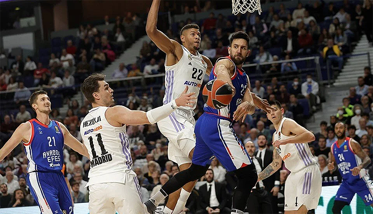 Anadolu Efes Madrid’de kayıp