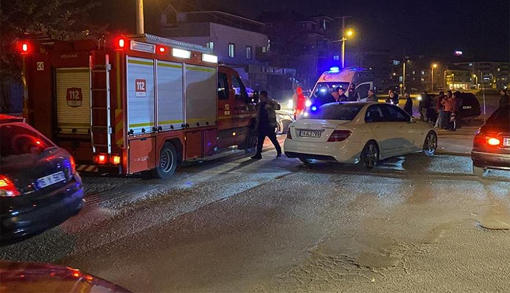 Bursa’da iki otomobil kafa kafaya çarpıştı