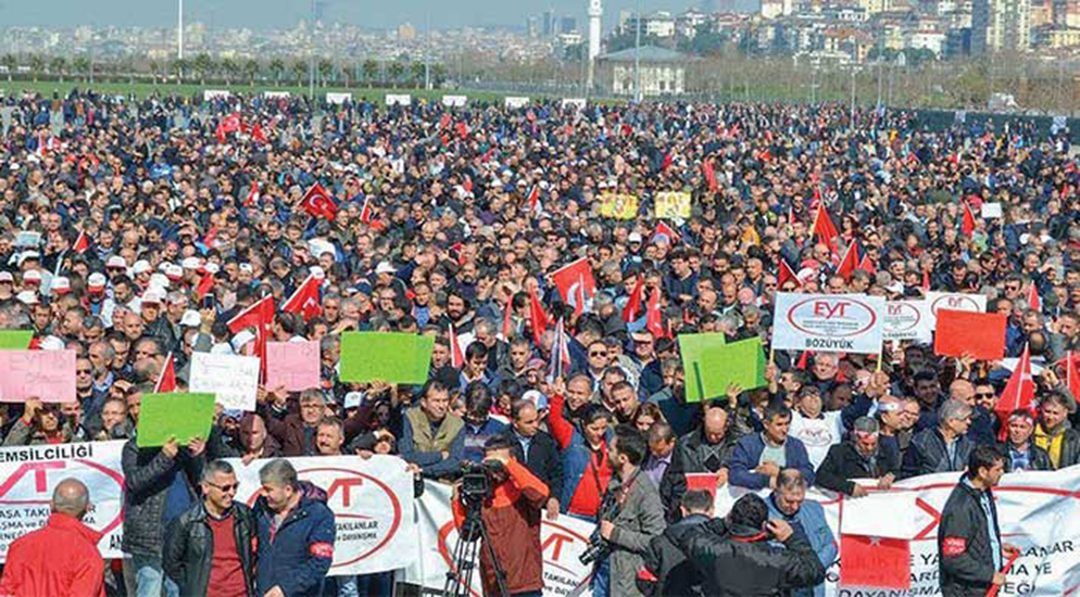 EYT’liler çözüm yolunu gösterdi: Getirin yasayı, bitirin tasayı!