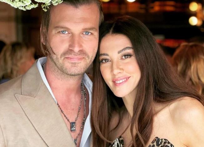 Kıvanç Tatlıtuğ ve Başak Dizer oğulları Kurt Efe’yi denizle tanıştırdı