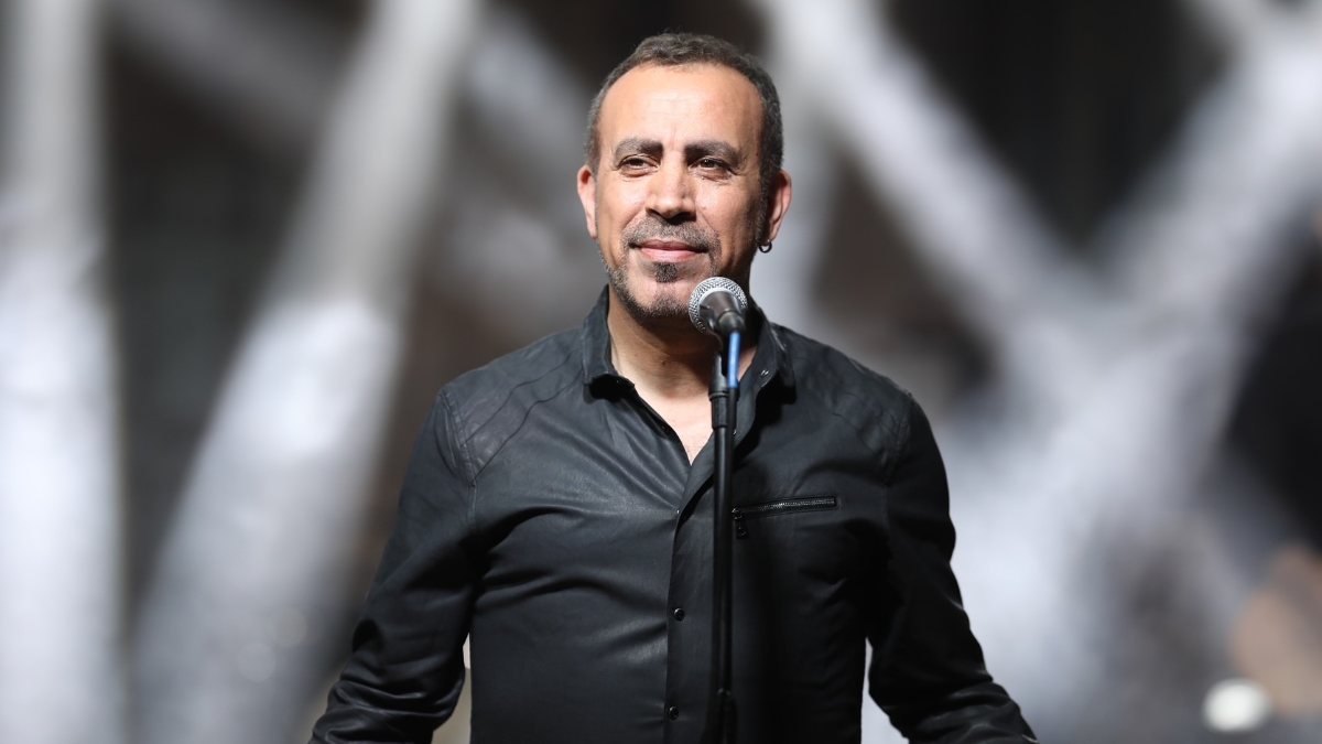 Haluk Levent konserde üşüyünce kahvehaneye girdi