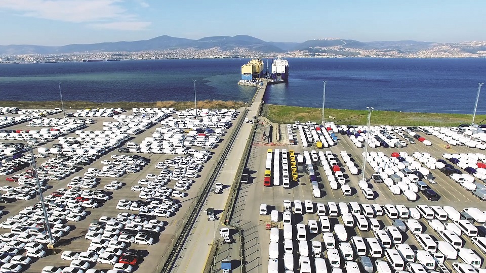 Otomotiv, aylık ihracatta yeniden lider