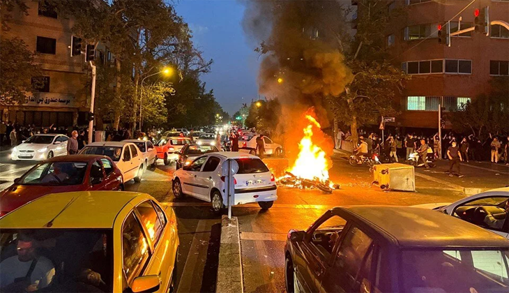 Mahsa Amini protestoları: İlk kez bir eylemciye idam cezası