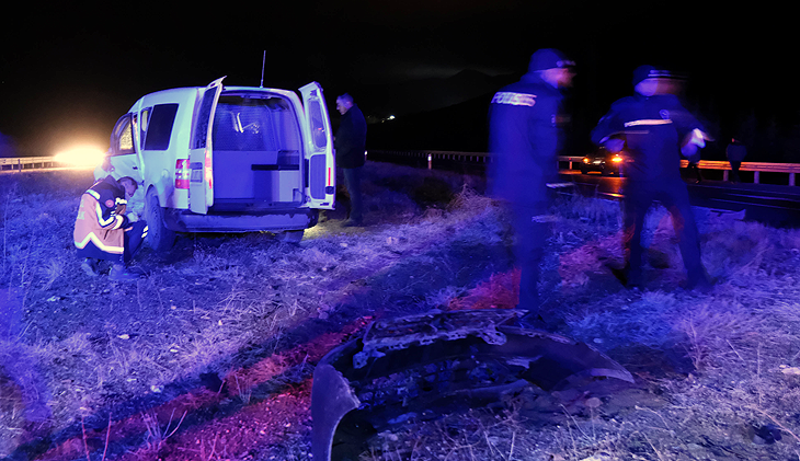 Görevden dönen polis aracına otomobil çarptı: 5’i polis 8 yaralı