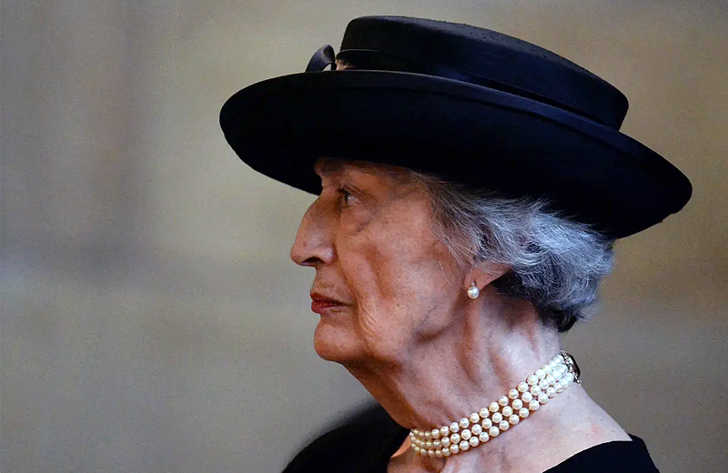 Saray’da ırkçılık: Kraliçe Elizabeth’in nedimesi istifa etti