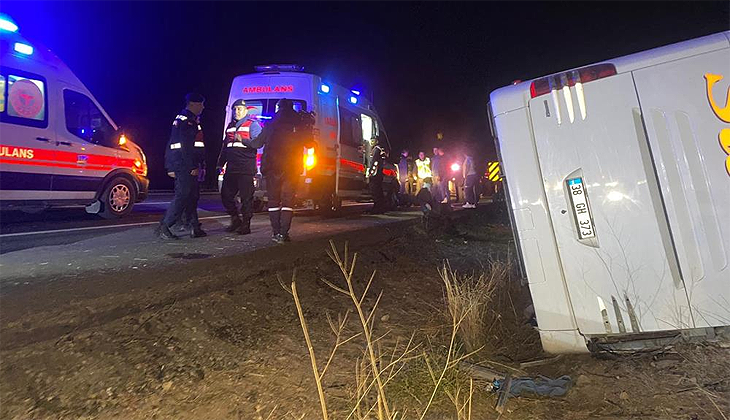 Nevşehir’de partilileri taşıyan otobüs devrildi: 17 yaralı