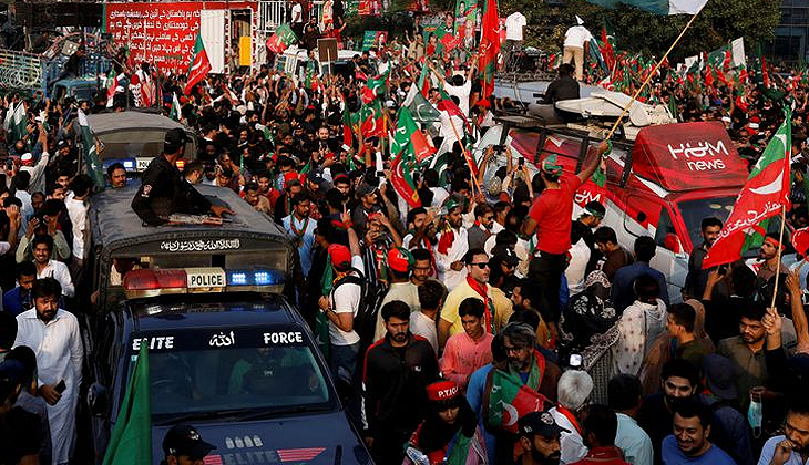 Pakistan’da eski Başbakan Khan’ın destekçileri sokağa döküldü