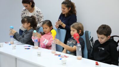 Mudanyalı çocuklara ara tatil hediyesi: Deneylerle Masal Atölyesi başladı
