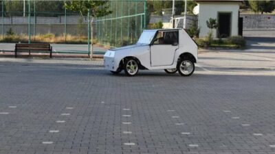 Liselilerden 60 kilometre hıza ulaşabilen elektrikli otomobil