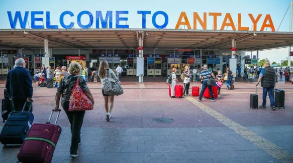 Antalya’da yabancı turist sayısı 13 milyonu aştı