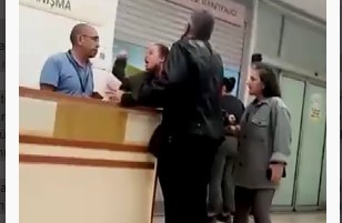 Hasta yakını sağlık çalışanına saldırdı