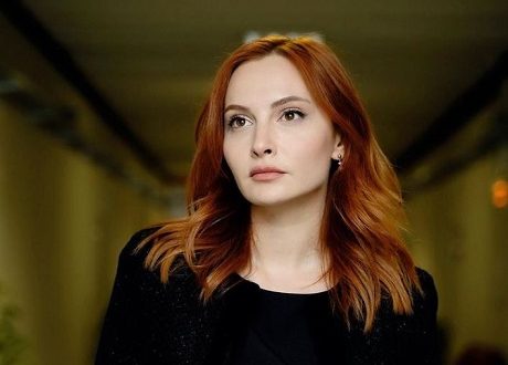 Başak Gümülcinelioğlu bikinili paylaşımıyla Instagram’ı salladı!