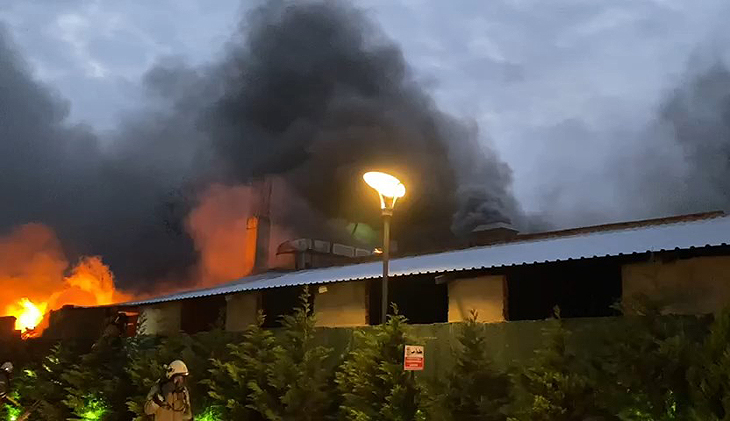 İstanbul’da fabrikada yangını