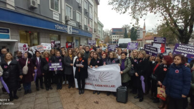 Bursa’da CHP’li kadınlar, kadına yönelik şiddete karşı meydanlarda