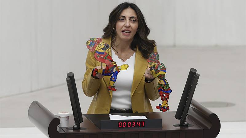 CHP’li Kayışoğlu’ndan Genel Kurul’da, “Hacivat-Karagöz”lü eleştiri