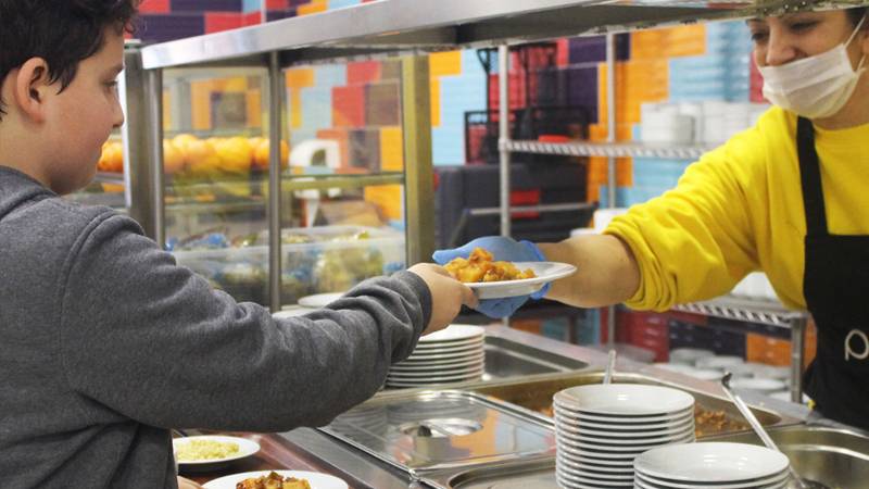 Okullarda ücretsiz yemek kapsamı genişletilecek