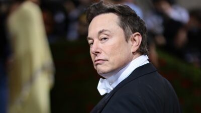 Elon Musk bir ismi daha kovdu