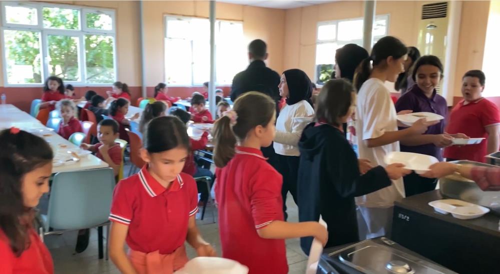 Bursa’da öğrencilere ücretsiz yemek!