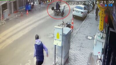 Bursa’da motosiklet yaşlı adama çarptı