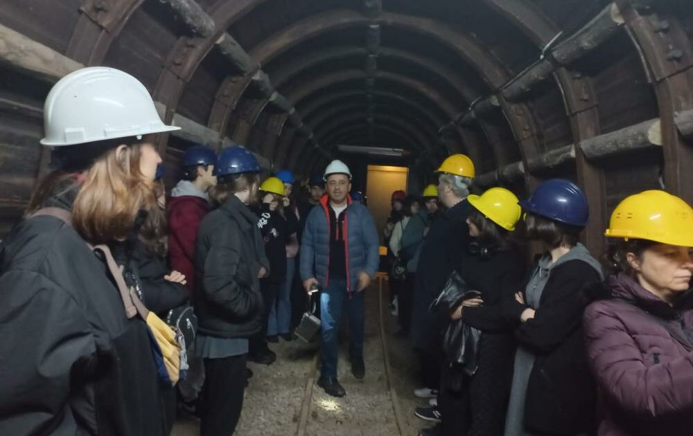 Bursa’da öğrencilerinden madencilere destek