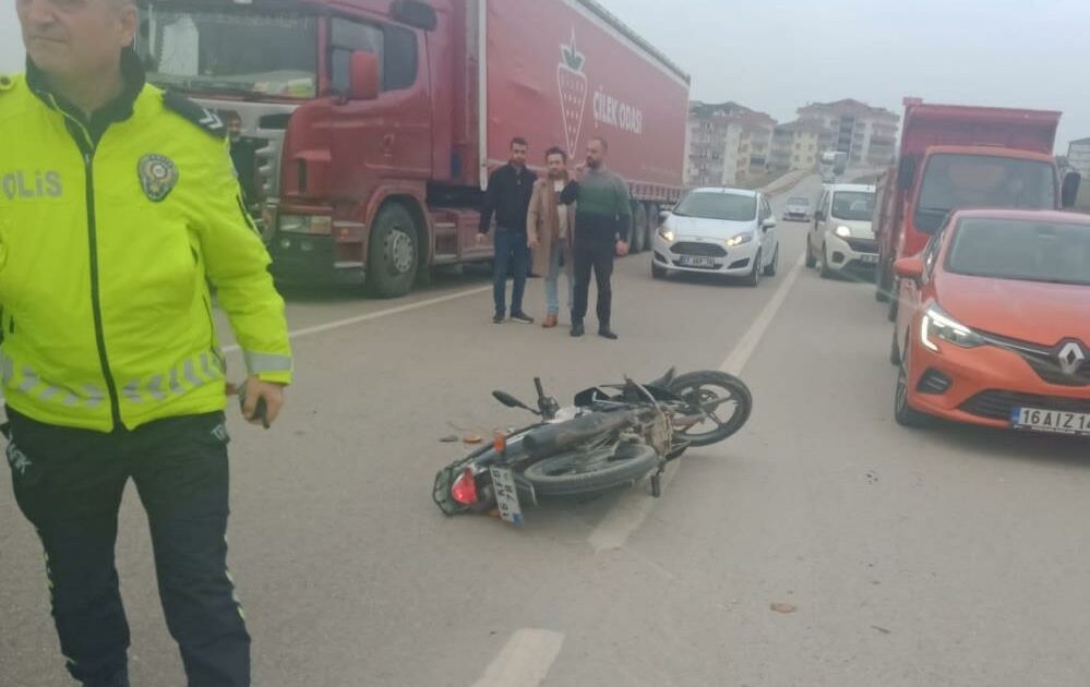 Bursa’da motosiklet sürücüsü otobüsle çarpıştı