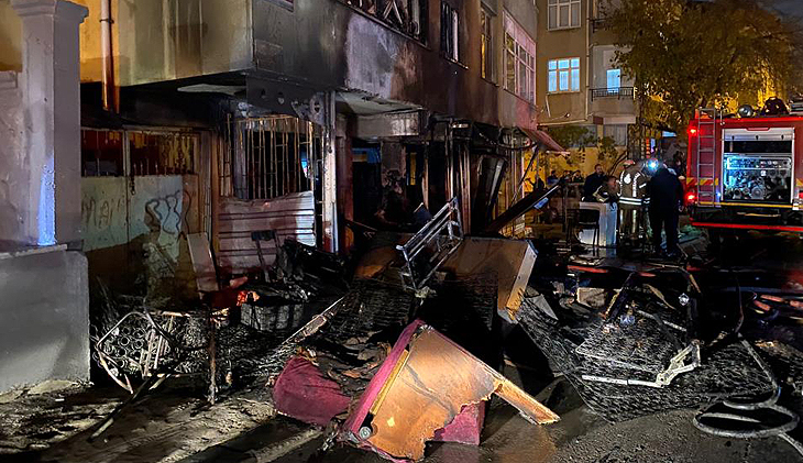 Pendik’te iş yeri yangını: Vatandaşlar tahliye edildi